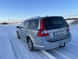 Volvo V70 Momentum 2.4 120kW (8 foto / 14)