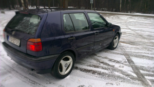 Volkswagen Golf (3 фото из 3)