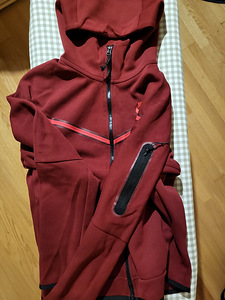 Nike dressipluus (1 foto / 3)