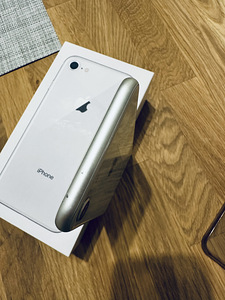 iPhone 8, серебристый/белый, 64 ГБ (6 фото из 9)