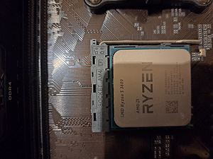 Gigabyte Motherboard B450 Aorus Elite + AMD Ryzen 3600+ DDR4 (3 foto / 3)