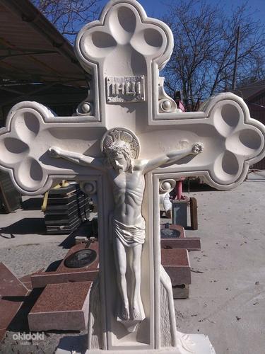 Бетонний пям’ятник з хрестом та квітником (фото #2)