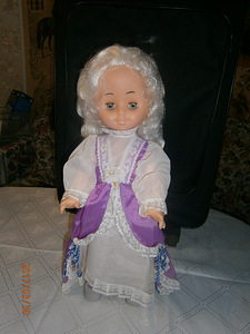 Кукла-ретро с длинными волосами
