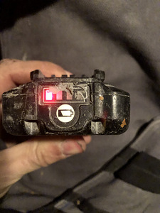 Makita 10.8v 2.0ah (1 foto / 4)