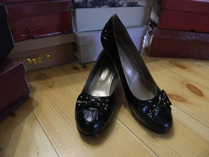 Женские новые черные туфли р. 39