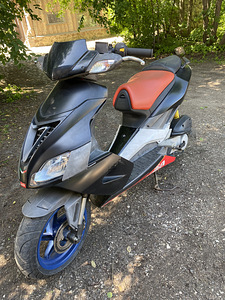 Aprilia sr (1 foto / 3)