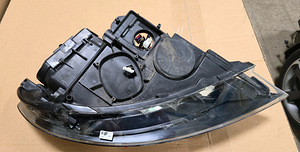 Audi Q7 4L Vasak esituli 4LO 941 029 AD (3 foto / 4)