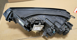 VW Touareg 7p HELLA 1ZS 010 328-061 Esituli (2 foto / 6)