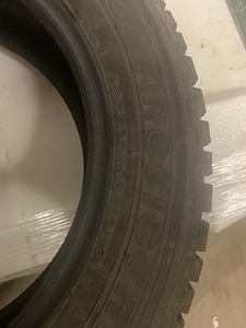 Uueväärsed naastrehvid 235/60R18 (1 foto / 2)