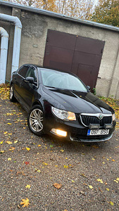 Skoda Superb (2 фото из 6)