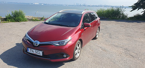 TOYOTA AURIS (1 фото из 15)