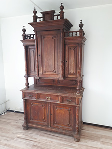 Антикварный шкаф (3 фото из 3)