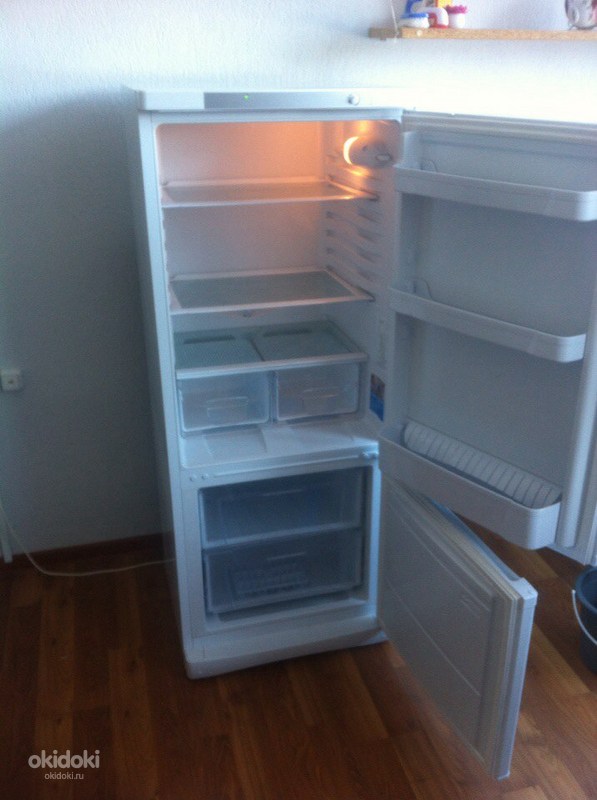 Проблемы холодильником индезит. Холодильник Индезит 23999. Модели холодильников Индезит двухкамерный. Холодильник Индезит двухкамерный БФ 320.