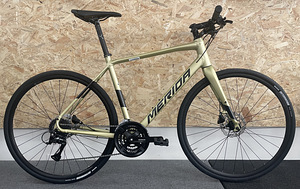 Müüa uus kuldne Merida Speeder hübriid meeste jalgratas (1 foto / 1)
