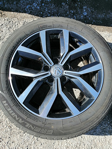 17" VW valuveljed Nivelles suverehvidega (1 foto / 6)