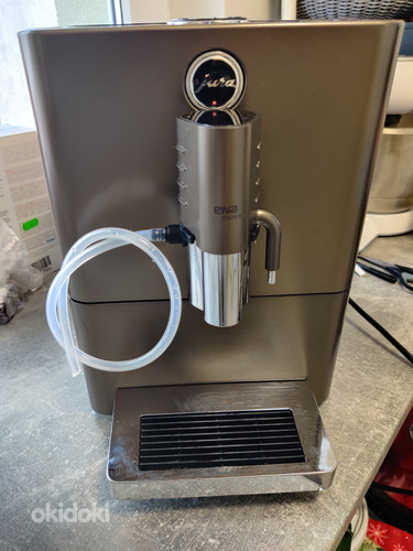 Полностью автоматическая кофемашина Jura (фото #2)