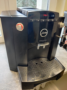 Jura täisautomaatne espressomasin (2 foto / 4)