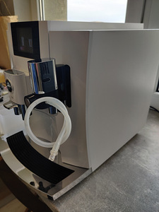 Jura täisautomaatne espressomasin (3 foto / 8)