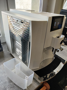 Jura täisautomaatne espressomasin (1 foto / 8)