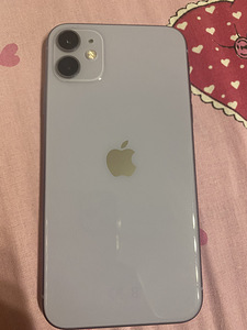 iPhone 11 64 ГБ (1 фото из 4)