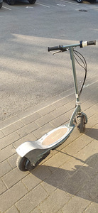 RAZOR E300 Elektritõukeratas UUS AKU (3 foto / 3)