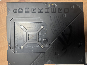 Продаю материнскую плату ASUS ROG MAXIMUS Z790 DARK HERO (3 фото из 3)