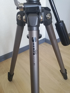 Statiiv Velbon Sherpa 550R (3 foto / 3)