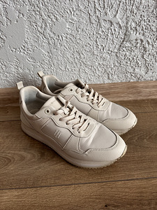 Tommy Hilfiger tossud (1 foto / 2)