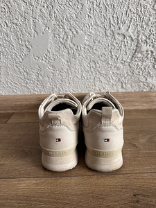 Tommy Hilfiger tossud (2 foto / 2)