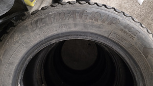 M+S Rehvid - Goodyear Ultragrip Ice Arctic | 215/60/R16 8mm (3 foto / 3)
