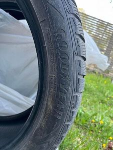 Lamellrehvid Goodyear Ultragrip Ice SUV 275/40/R20 (5 foto / 7)