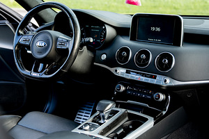 Kia Stinger 2.2d 2018 (6 foto / 13)