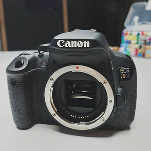 Canon EOS 700D/kaks akut/mälupulk/laadija (3 foto / 3)
