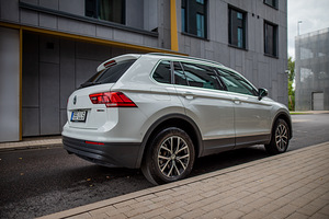 Volkswagen Tiguan Comfortline Business 2.0 140kW (1 foto / 15)