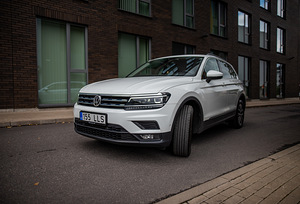 Volkswagen Tiguan Comfortline Business 2.0 140kW (6 foto / 15)