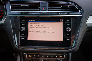 Volkswagen Tiguan Comfortline Business 2.0 140kW (15 foto / 15)