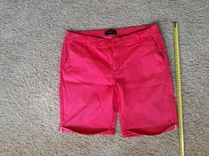 Naiste Reserved punased stretš lühikesed püksid, suurus 38