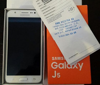 Телефон самсунг Galaxi j5 2015