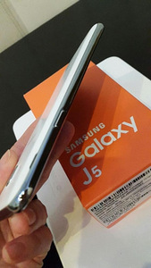 Телефон самсунг Galaxi j5 2015 (2 фото з 3)