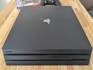Playstation 4 Pro koos mänguga (2 foto / 3)