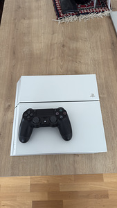 PS4 + игры + камера PlayStation (1 фото из 3)