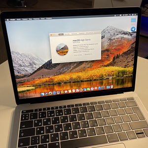 MacBook Pro 2017 года (2 фото из 4)