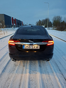 Jaguar XF (3 фото из 10)