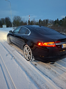 Jaguar XF (4 фото из 10)