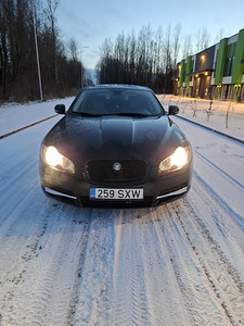 Jaguar XF (7 фото из 10)