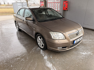 Toyota Avensis (1 foto / 4)