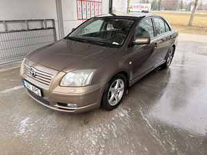 Toyota Avensis (2 foto / 4)