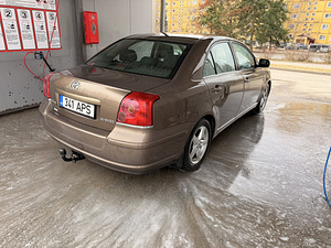 Toyota Avensis (3 foto / 4)