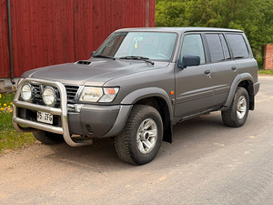 Nissan Patrol (3 foto / 10)