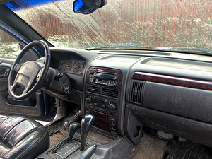 Jeep Grand Cherokee (8 foto / 8)